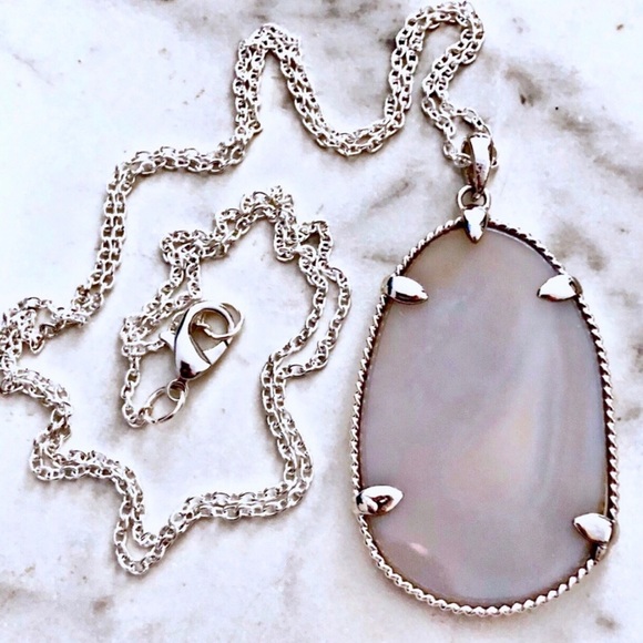 Whimsy Avenue Jewelry Jewelry - Cream Agate Necklace